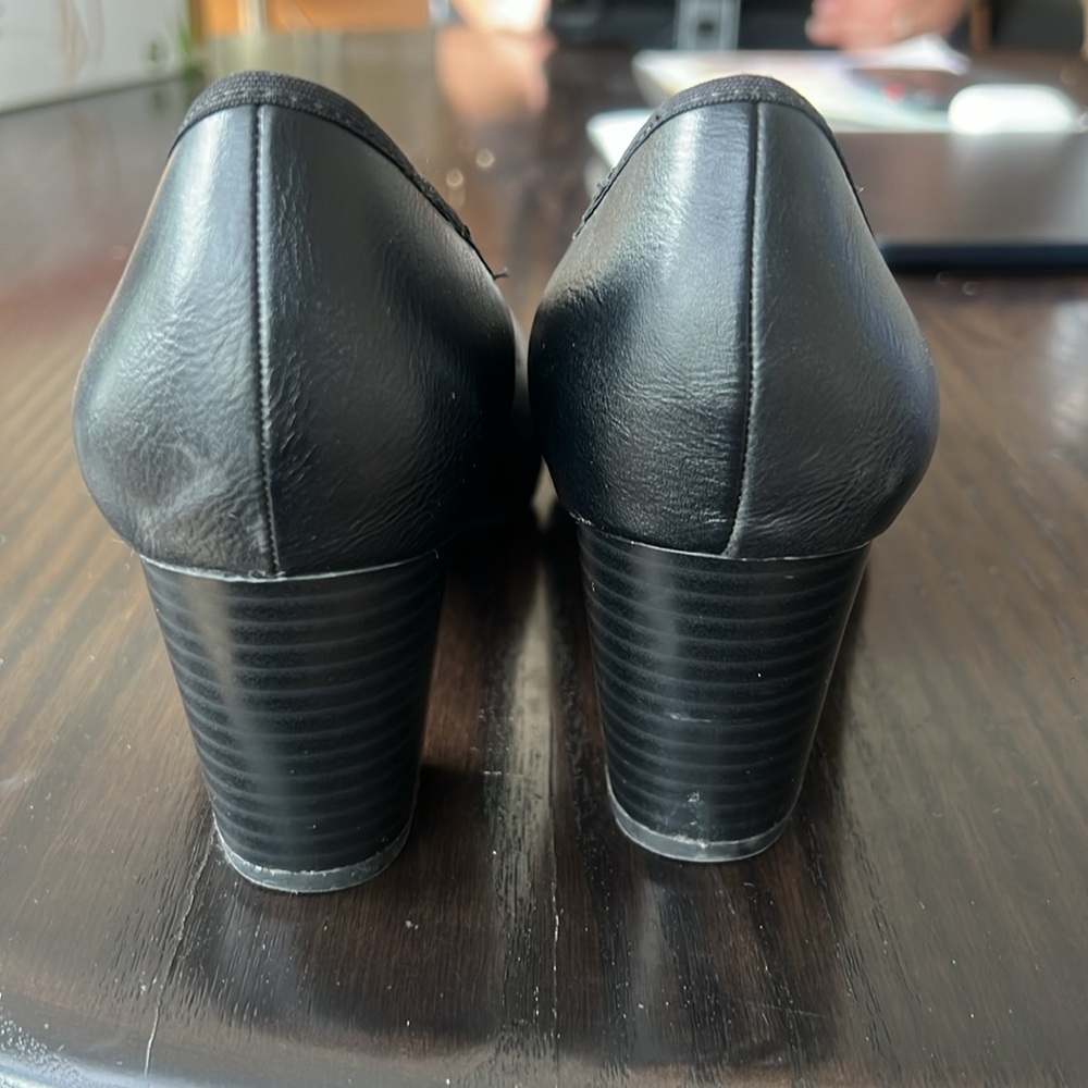 Naturalizer Pumps - Picture 3 of 6